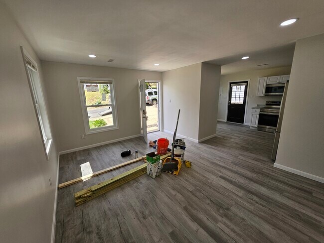 Photo - 906 Elfin Ave House