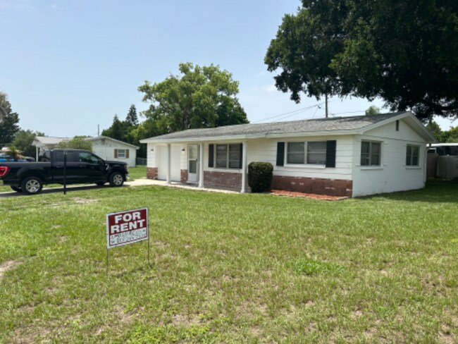 Building Photo - 4933 Manor Dr