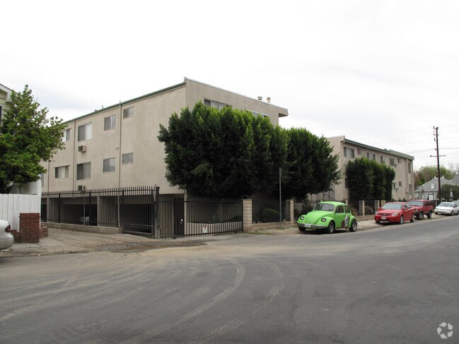 Building Photo - 11865 Magnolia Blvd
