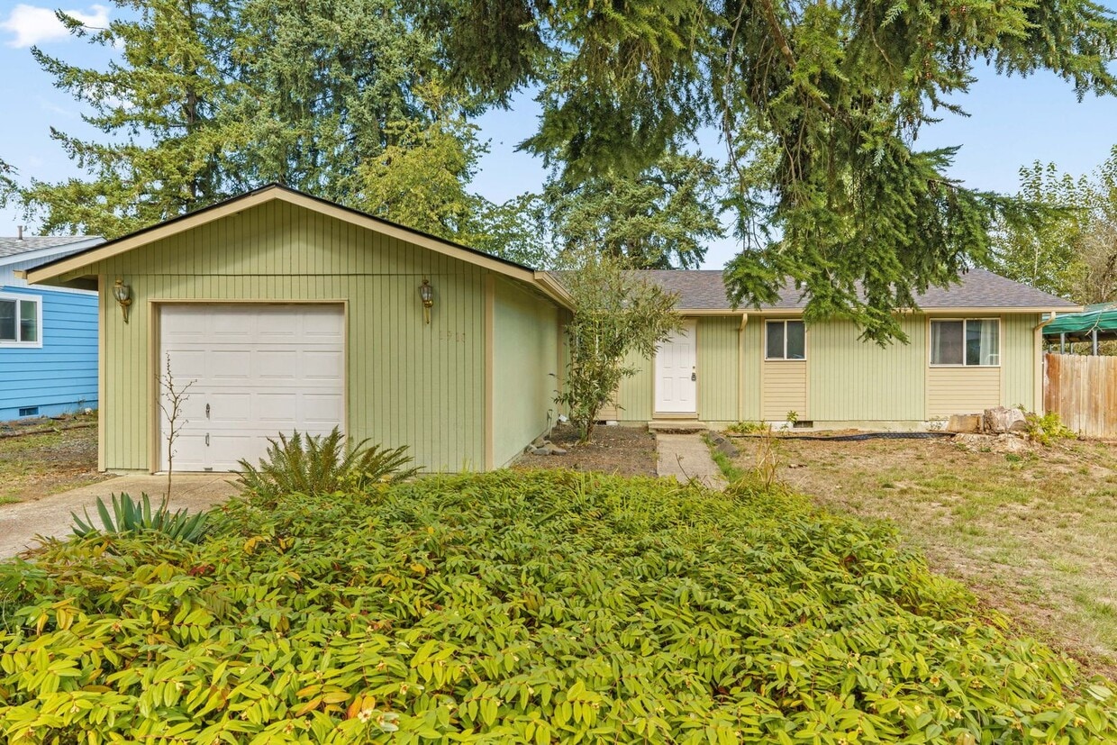 Primary Photo - Family Friendly Home on W. Harrison