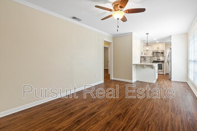 Foto del edificio - 1684 Pine Grove Ave