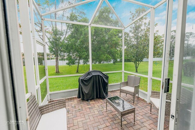 Building Photo - 701 Seminole Palms Dr
