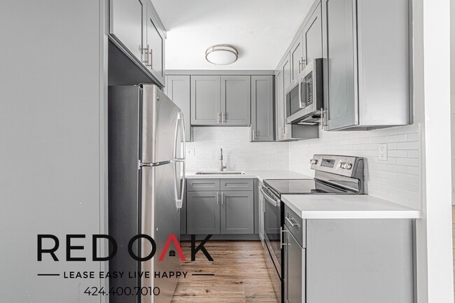 Building Photo - 410-414 Manhattan Pl