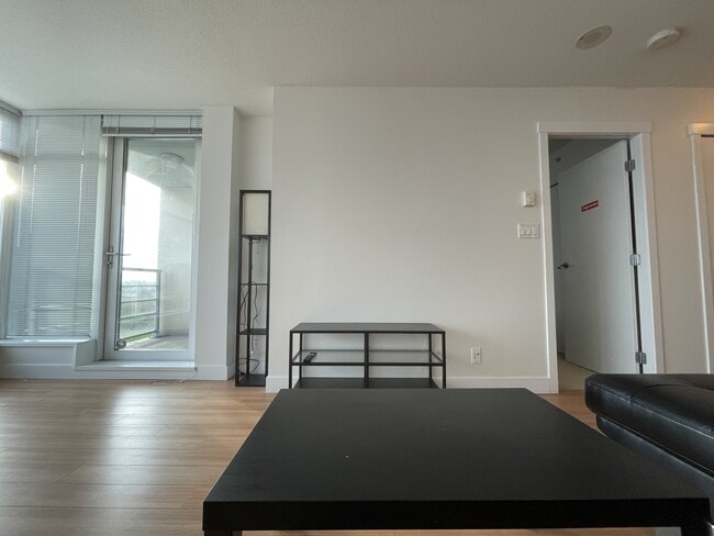 Photo du bâtiment - 8068 Westminster Hwy