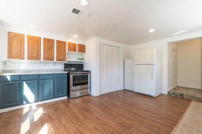 Foto del edificio - 2 bedroom charmer on W South for rent!