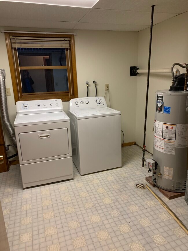 Laundry room - 903 E Gaylord St