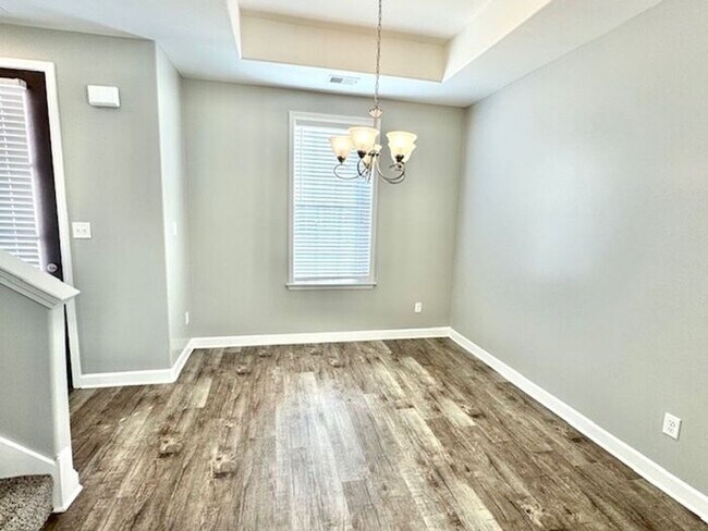 Building Photo - Now Leasing a 4-bedroom 2.5 bath home in B...
