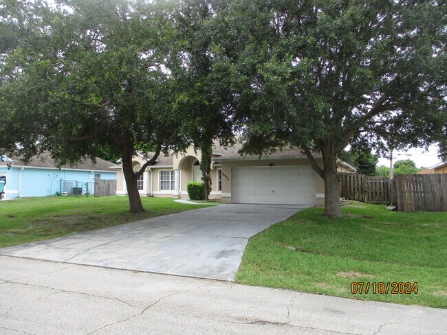 Foto del edificio - 2092 SW Pruitt St
