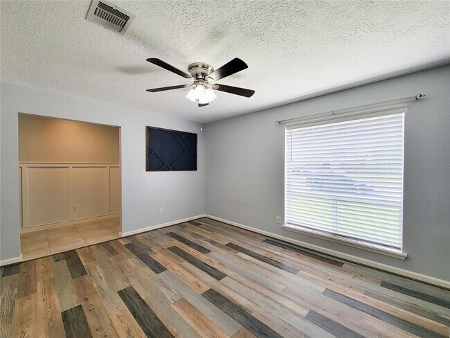 Foto del edificio - 5607 Country Green St