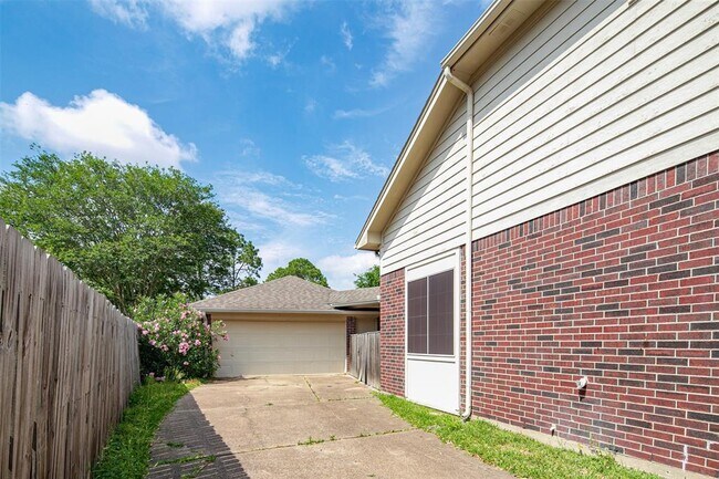 Foto del edificio - 1143 Knoll Crest Ct