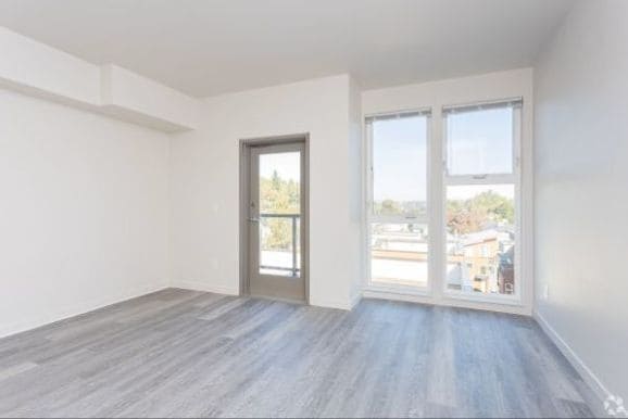 Building Photo - Lake Chalet