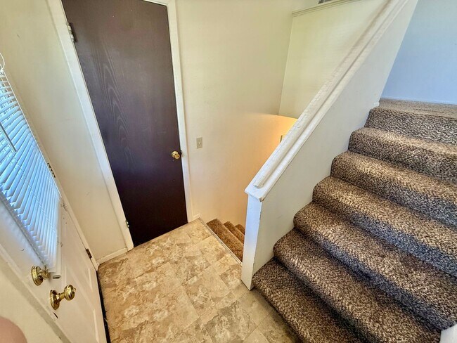 Building Photo - MOVE IN SPECIAL! $1,200 OFF FIRST FULL MON...