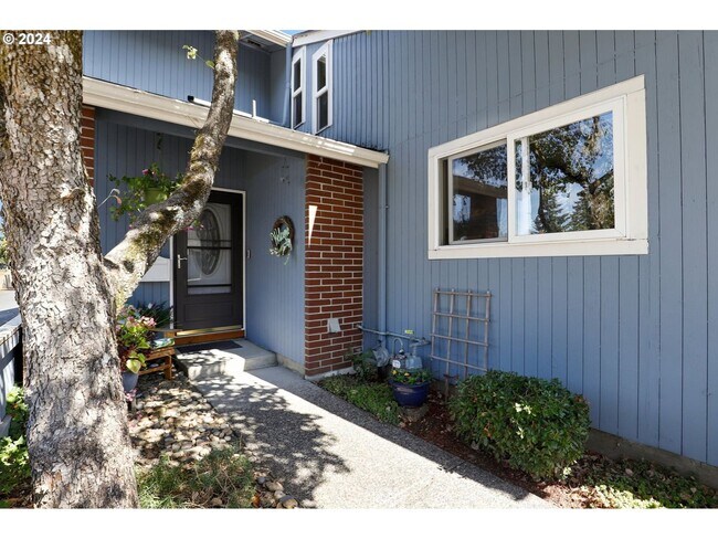Building Photo - 2Bd/1.5Ba Montavilla Townhome in NE Portla...