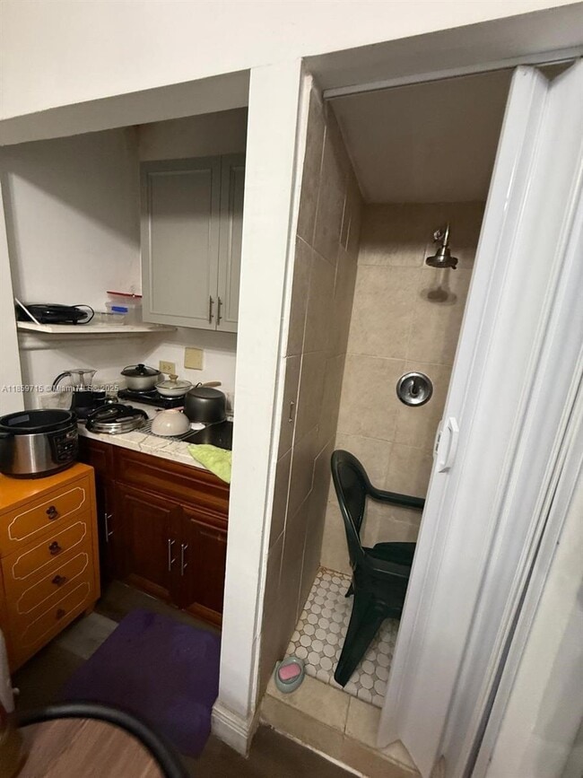 Foto del edificio - 3 bedroom in Miami Spring FL 33166
