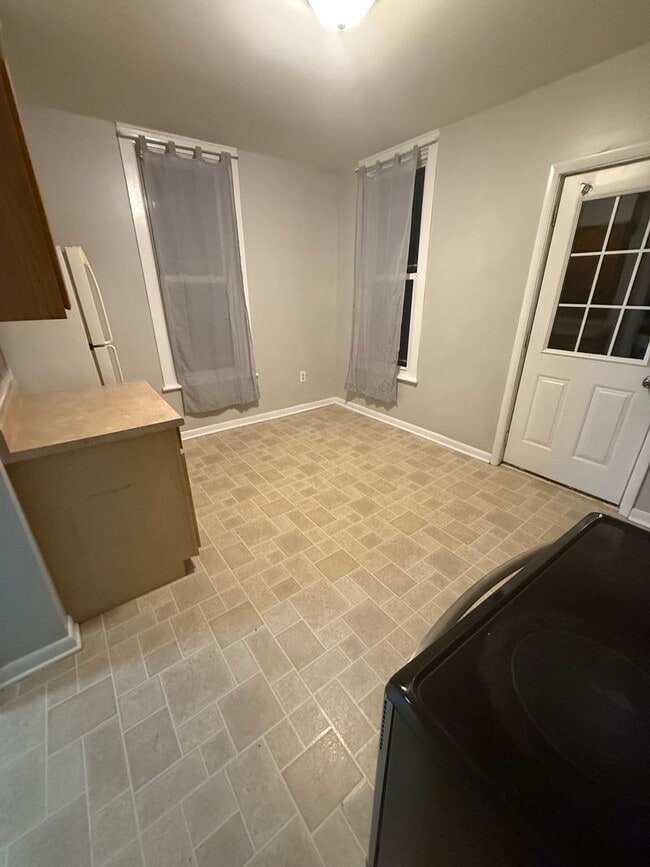 Building Photo - 1018-1020-1020 Cameron Ave