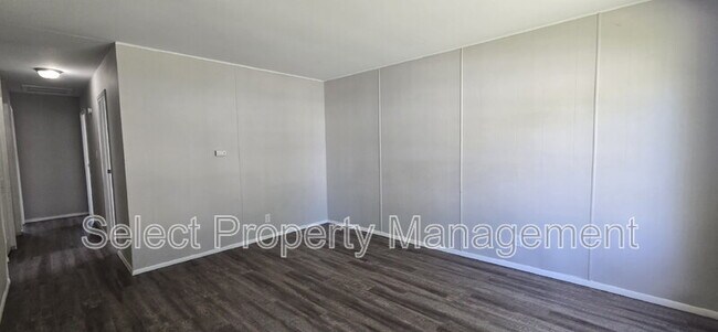 Foto del edificio - 4911 Hoagland Ave