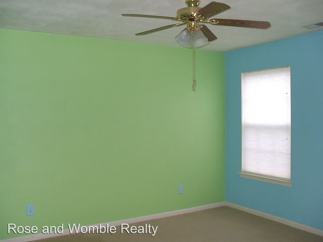 Building Photo - 3800 Donnington Dr