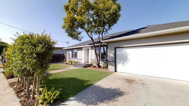 Foto del edificio - 4BD/2BA, Upgraded Kitchen! Sunroom!