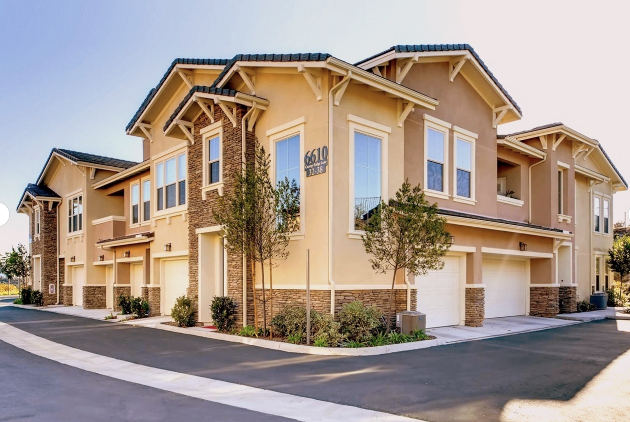Foto principal - 6610 Canopy Ridge Ln