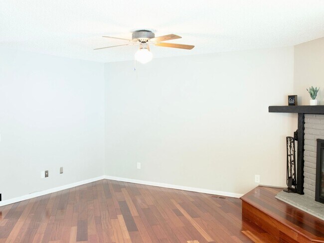 Foto del edificio - 2 Bedroom Townhome in Littleton