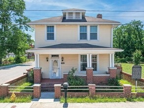 Building Photo - 1102 Phillips St
