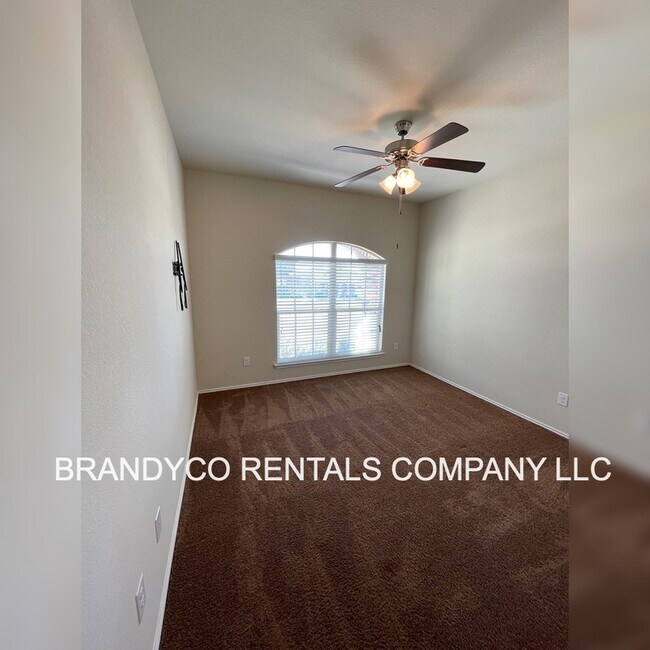 Foto del edificio - 6301 Katy Creek Ln