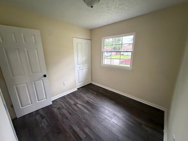 Foto del edificio - 725 Goyne Ave