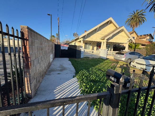 Photo - 372 W 9th St House