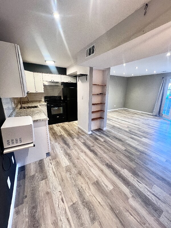 Building Photo - 5300 Cherry Creek S Dr