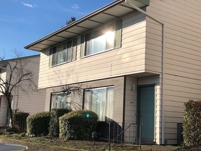 Primary Photo - Newly Renovated Town Home