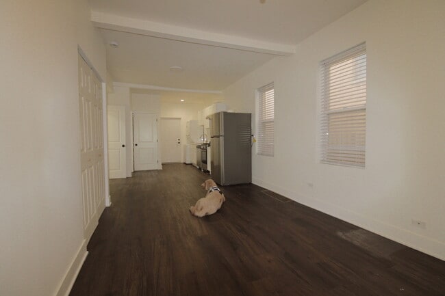 Foto del edificio - 825 N Hermitage Ave