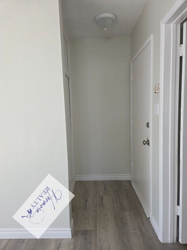 Building Photo - 226 S Bandy Ave