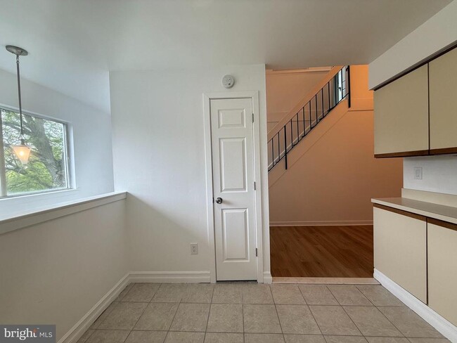 Building Photo - 828 Chanticleer