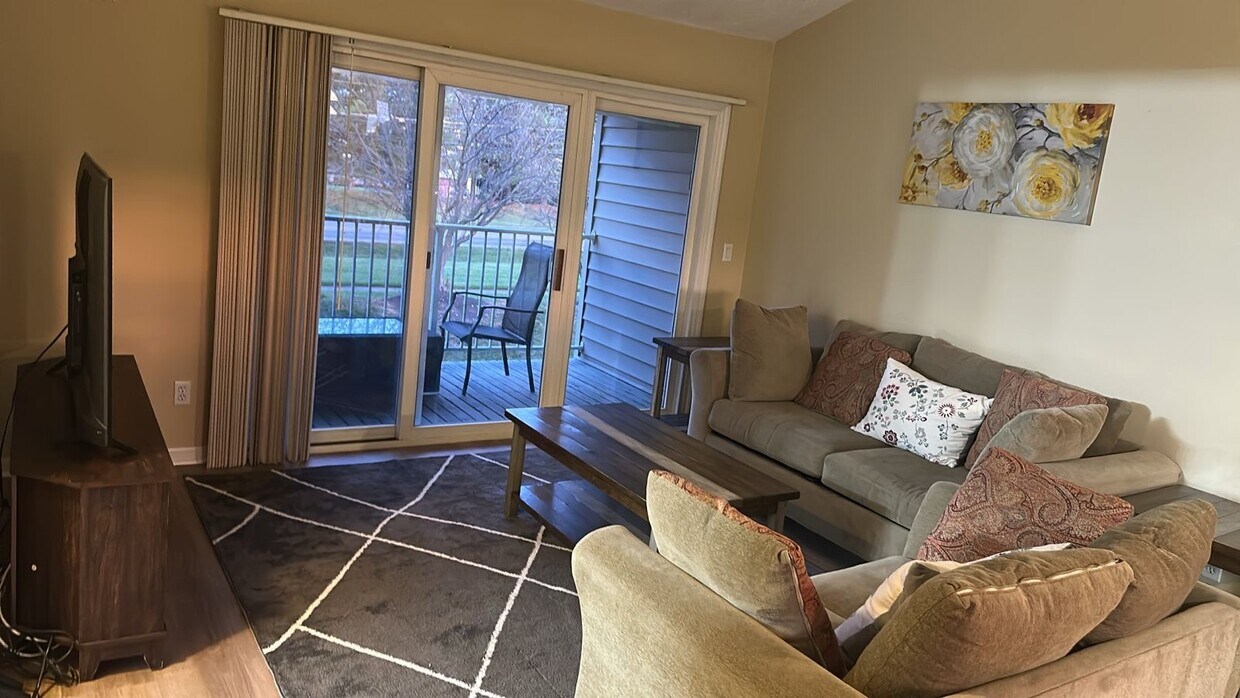 Foto principal - 4642 Court Yard Dr