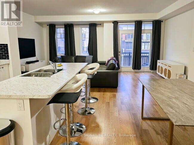 Building Photo - 80 Norwich Cres