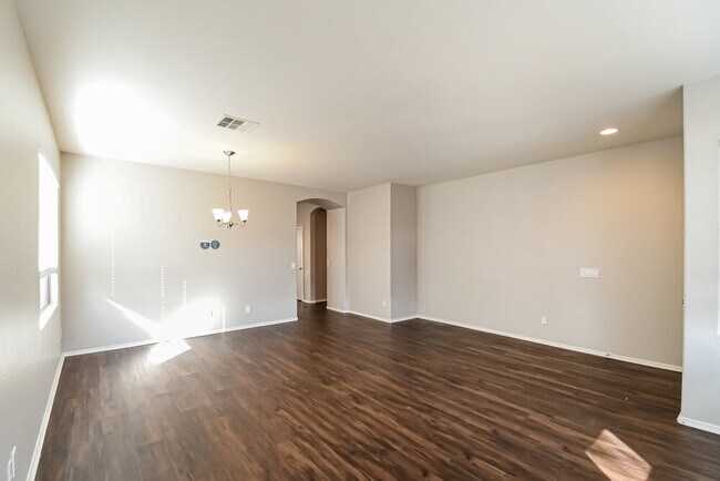 Foto del edificio - 9836 W Crown King Rd