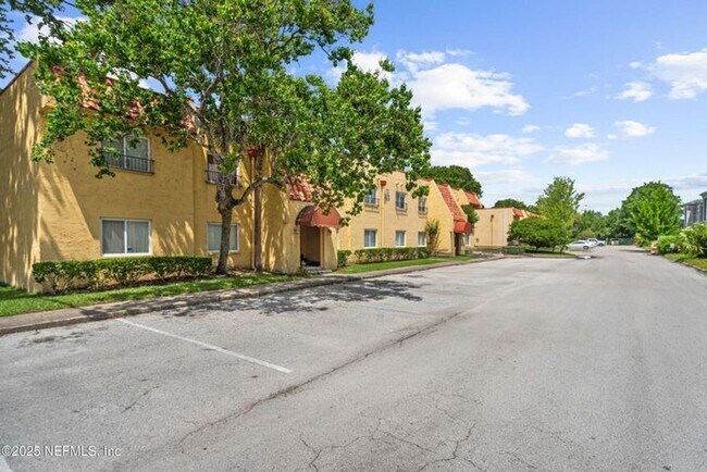 Building Photo - Gated Community