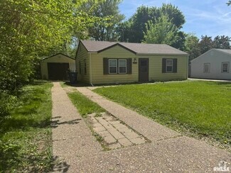 Building Photo - 7115 N Oak St