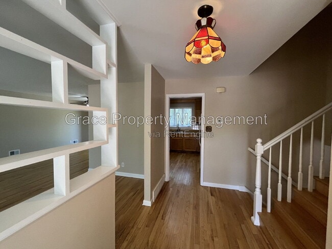 Building Photo - 10541 Livingston Dr