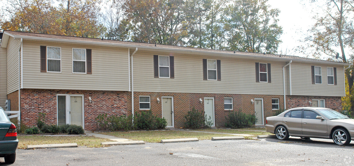 Building Photo - Camelot Apartments