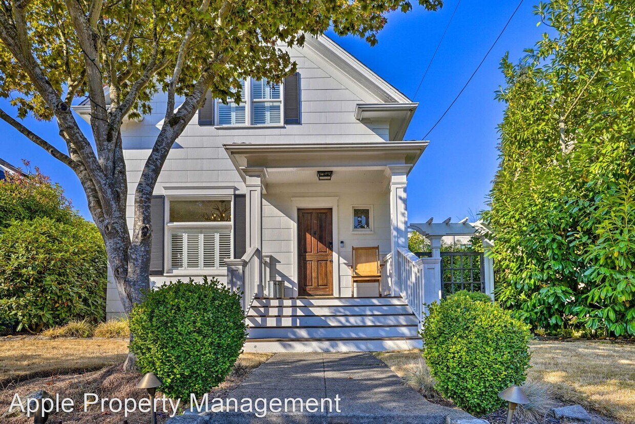 Foto principal - 3 br, 2 bath House - 1915 1st Ave North