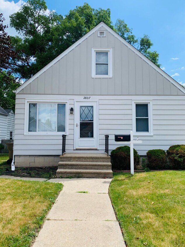 Foto principal - Beautiful 3 bedroom, 1 Bath Single Family ...