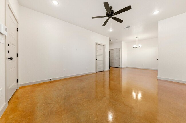 Foto del edificio - Brand New Duplex