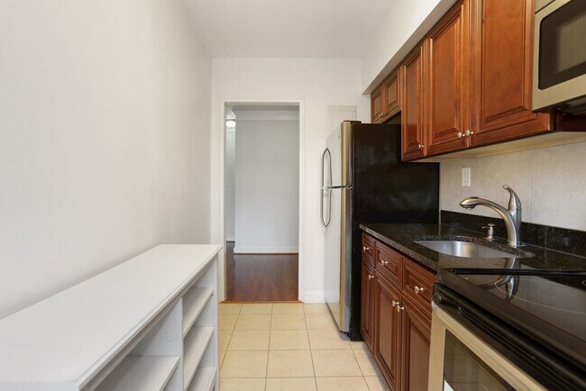 Building Photo - 1301 N Ode St