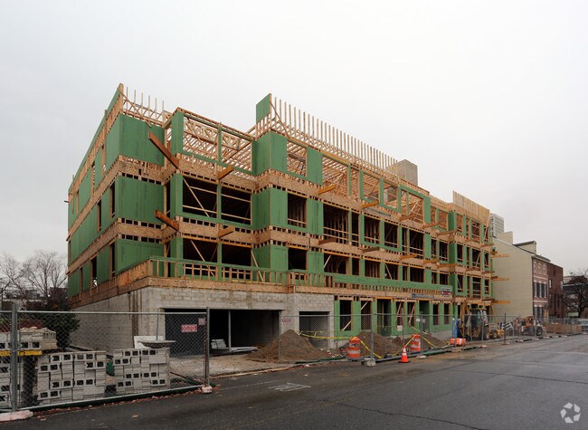 Foto del edificio - 410 S Front St