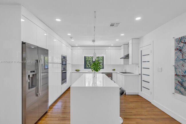 Foto del edificio - 1347 Bird Rd