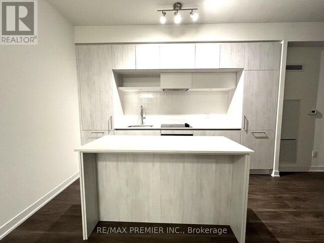 Building Photo - 2 David Eyer Rd