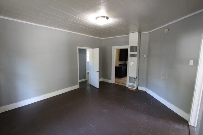 Foto del edificio - 230 Columbia Ave