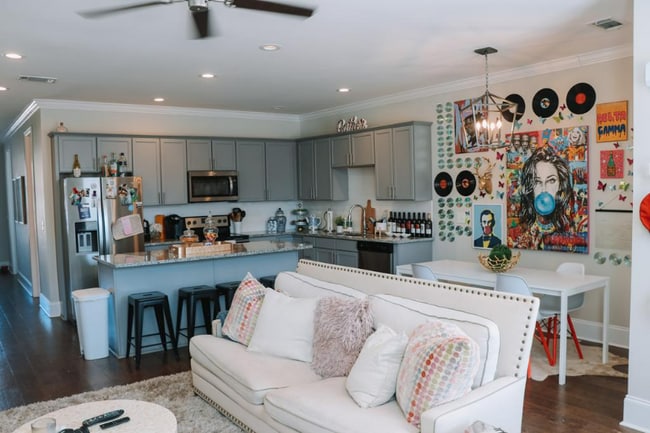 Building Photo - 102 Far View Dr