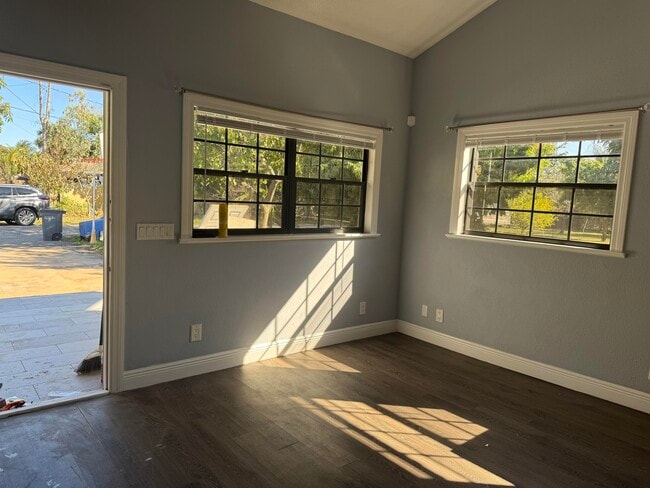 Foto del edificio - 5239 Club Rd